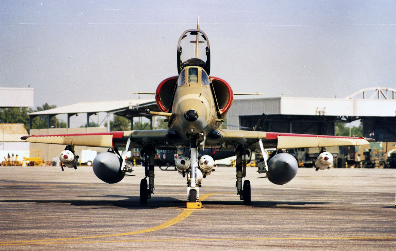 Conhecendo o A-4KU Skyhawk II - Poder Aéreo - Forças ...
